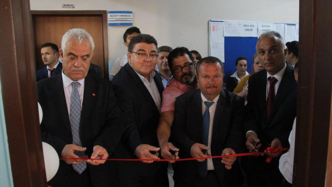 Kapaklı Belediye Ortaokulunda TÜBİTAK 4006 Bilim Fuarı ve Kodlama ve STEM Atölyesi Açıldı